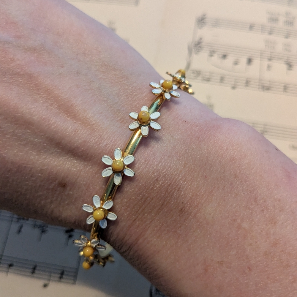 Vintage daisy bangle